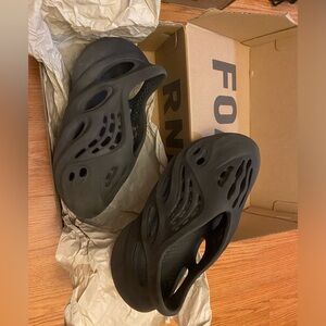 KIDS YEEZY FOAM RUNNERS